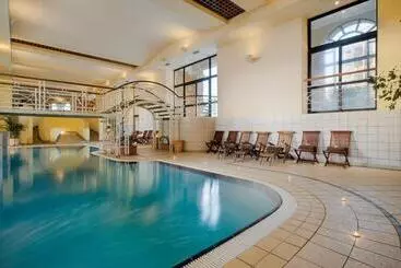 Hotel Verdi St George S Bay Marina