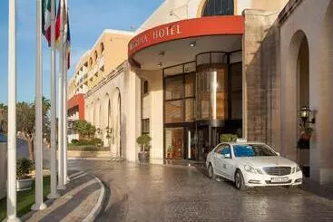 Hotel Verdi St George S Bay Marina