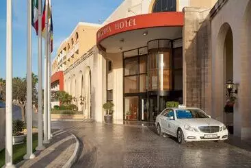 Hotel Verdi St George S Bay Marina