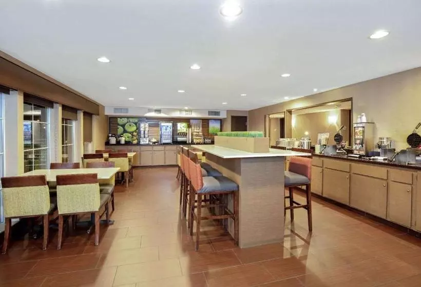 Fotos del hotel La Quinta Inn &amp; Suites By Wyndham Lv Tropicana Stadium:  3