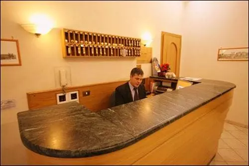 Fotos del hotel Embassy:  4