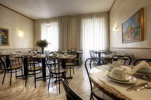 Fotos del hotel Embassy:  3