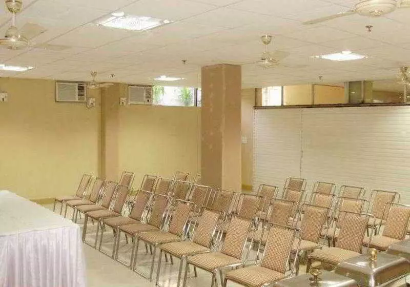 Fotos del hotel Gautam Deluxe:  6