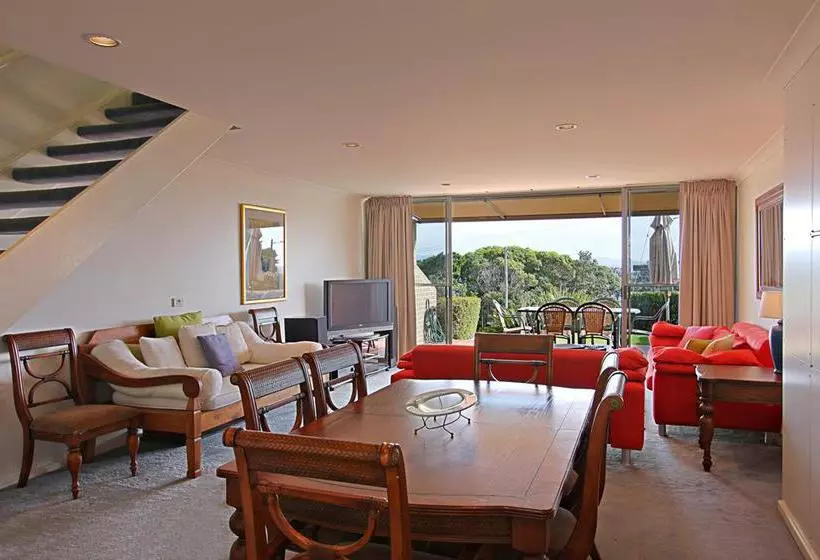 Fotos del hotel 11 James Cook Apartments:  5