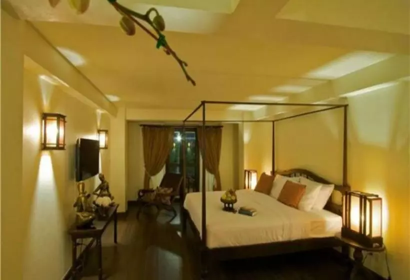 Anoma Boutique House