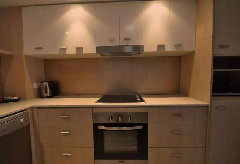 Fotos del hotel Chancellor Lakeside Apartments:  4