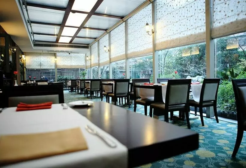 Fotos del hotel Howard Johnson All Suites:  17