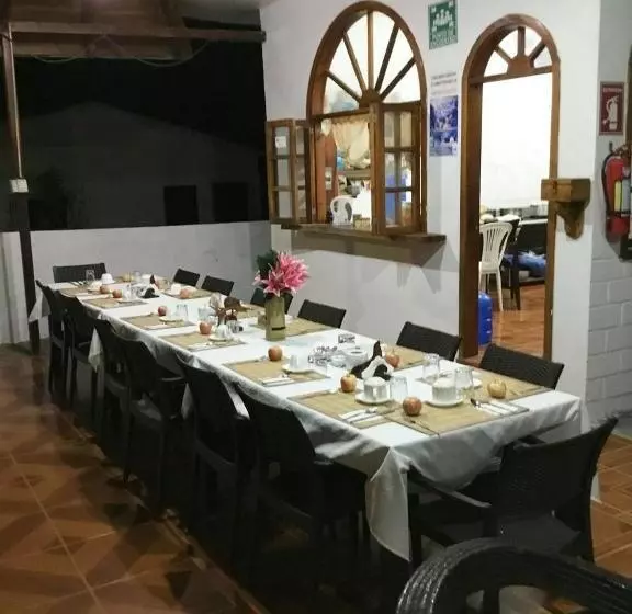 Fotos del hotel Hostal Las Gardenias:  3