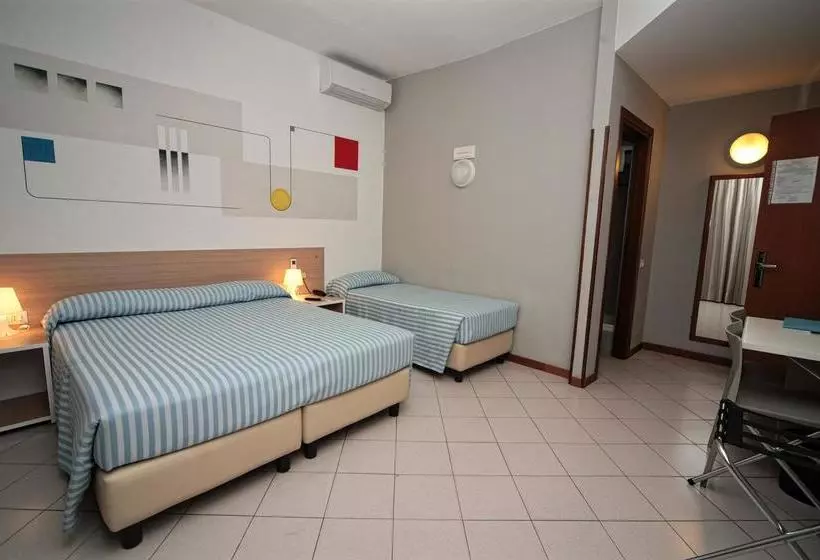 Fotos del hotel Anton&art:  17