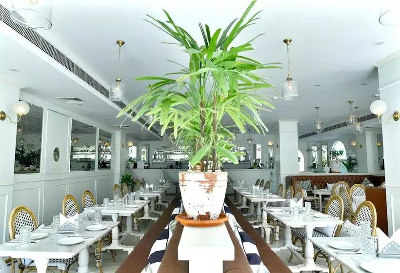 Fotos del hotel Capital O 8307 The Garden View:  4