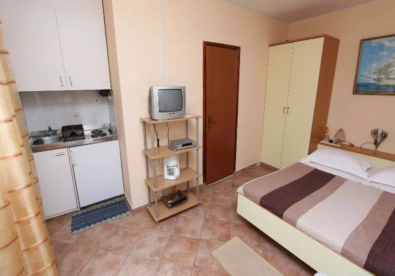 Fotos del hotel Apartment Divna:  15