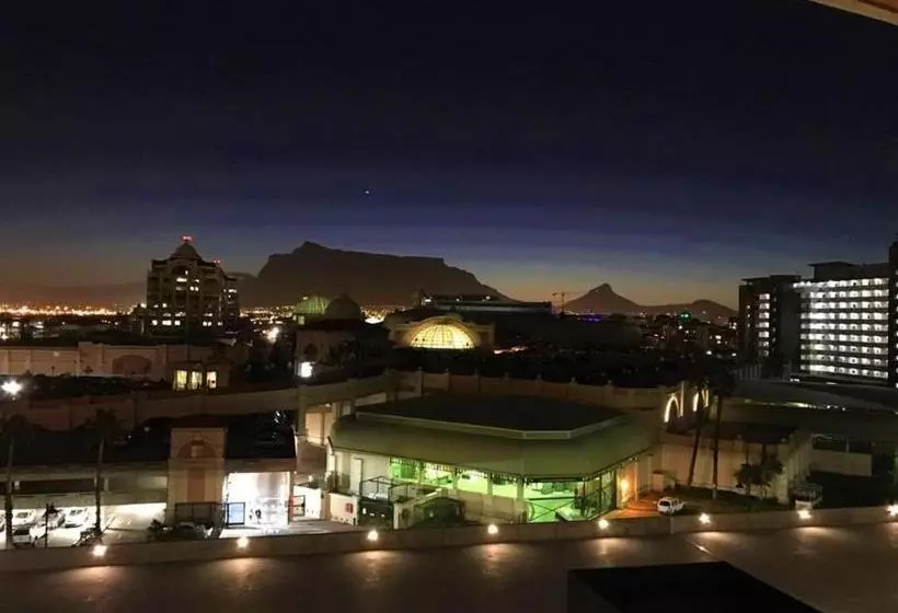 Fotos del hotel Waters Edge Luxury Apartments:  4