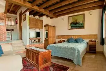 Apartamento Rural El Pastor Es Un Estudio Con Gran Ventanal A Gredos - Navatejares