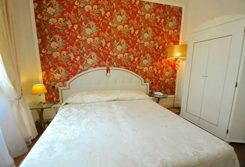 Fotos del hotel De Rose Hotel:  2