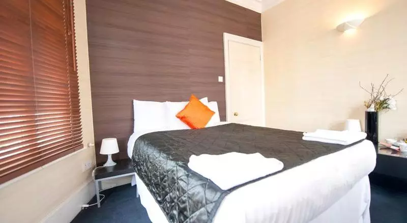 159 Knightsbridge Hotel