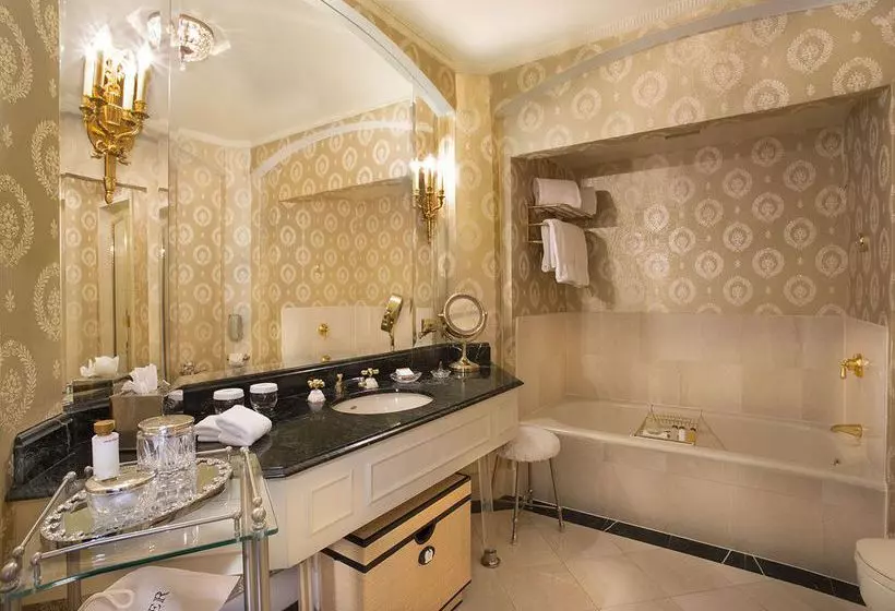 Fotos del hotel The Waldorf Towers:  3