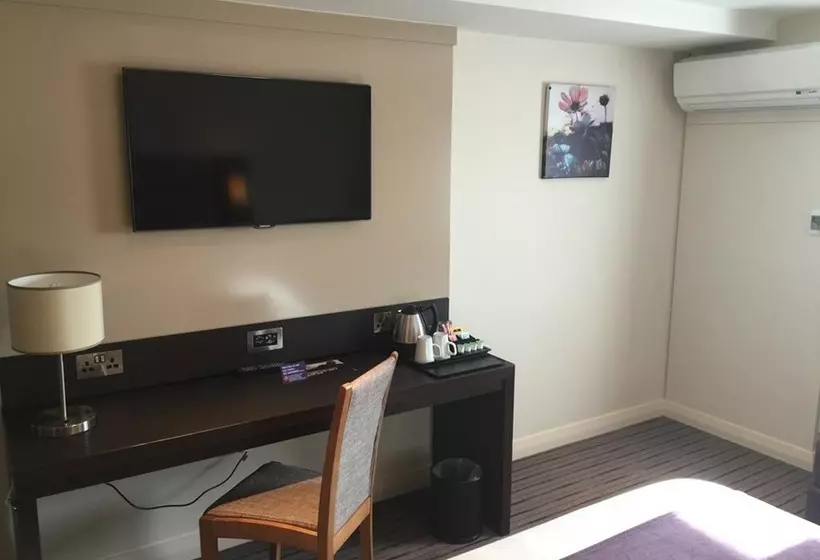 Fotos del hotel Premier Inn Wimbledon South:  9