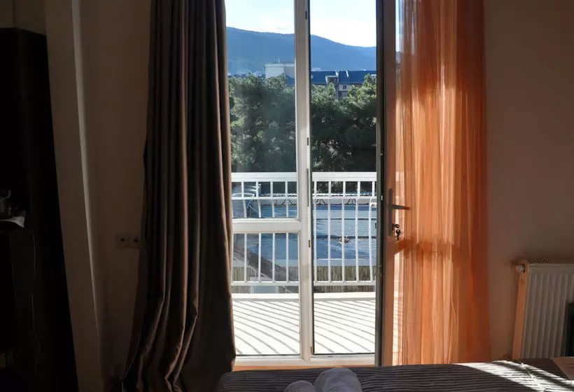 Fotos del hotel At Metro:  11