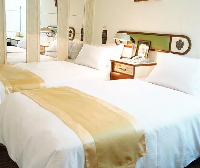 Fotos del hotel Famous  Tainan:  11