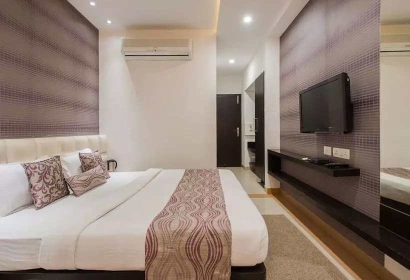 Fotos del hotel Oyo Premium Raja Park:  10