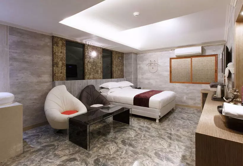 Fotos del hotel I.y:  13