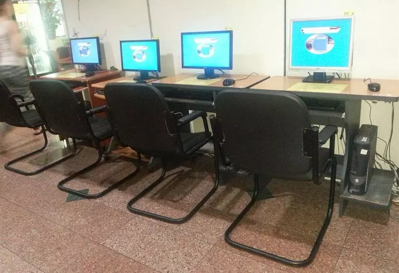 Fotos del hotel OYO 390 Mayview Glory Hotel:  3