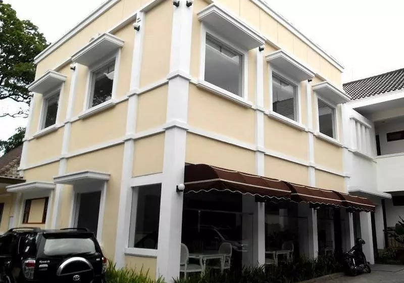 Zen Rooms Cipaganti