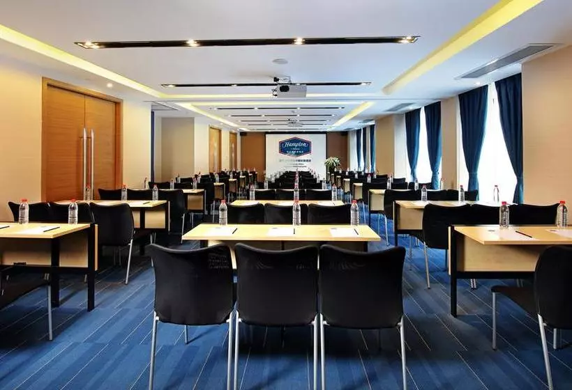 Fotos del hotel Hampton by Hilton Guilin Xiufeng:  7