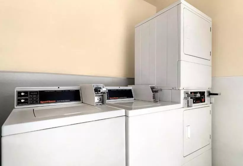 Fotos del hotel Howard Johnson By Wyndham San Diego State University Area:  7