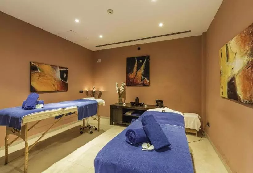 Fotos del hotel Blau Punta Reina Junior Suites:  22