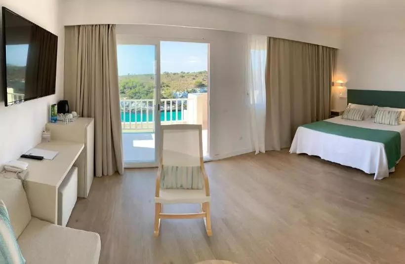 Fotos del hotel Blau Punta Reina Junior Suites:  25