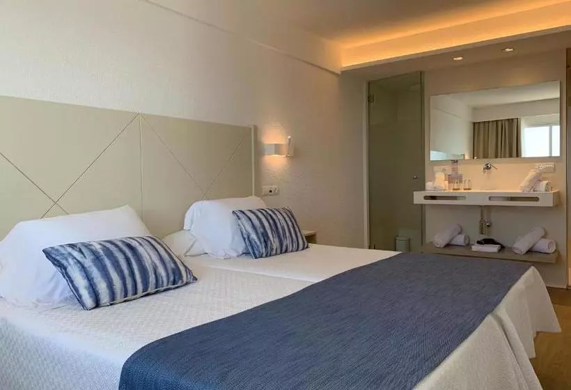 Fotos del hotel Blau Punta Reina Junior Suites:  2
