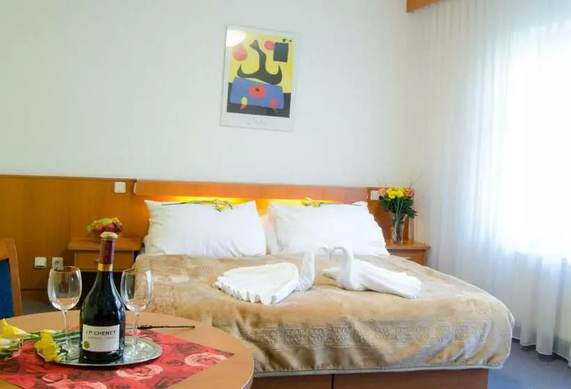 Fotos del hotel Inos:  11