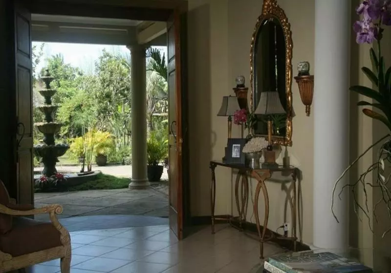 Fotos del hotel Villa Pakem:  3