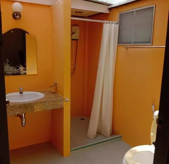 Fotos del hotel Lunar Hut Resort:  8