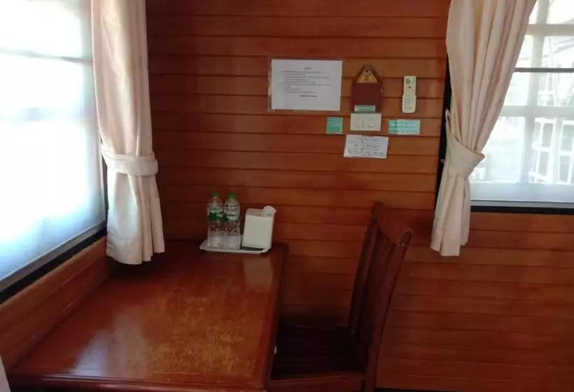 Fotos del hotel Lunar Hut Resort:  2