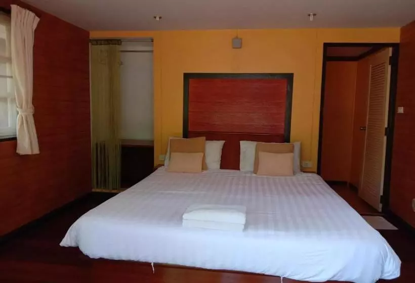 Fotos del hotel Lunar Hut Resort:  12