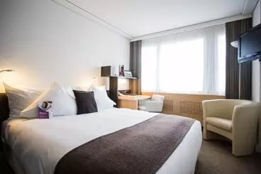 Crowne Plaza Zürich, An Ihg