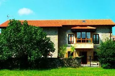 Casa Amplia Con Jardín Y Aparcamiento G 100147 - Bareyo