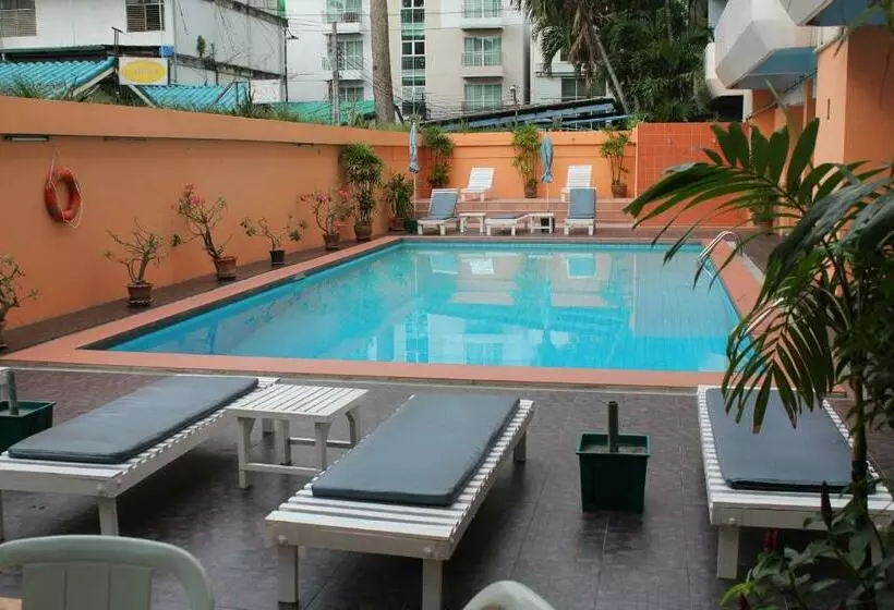Fotos del hotel Queen Pattaya:  2