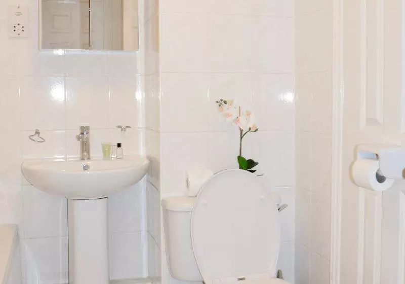 Fotos del hotel Meridian Place By Oyo Rooms:  15