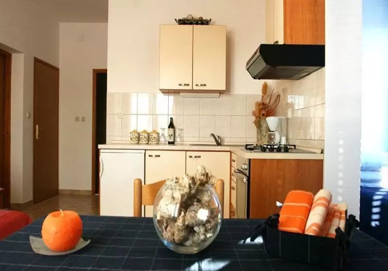 Fotos del hotel Apartmani Irena:  2