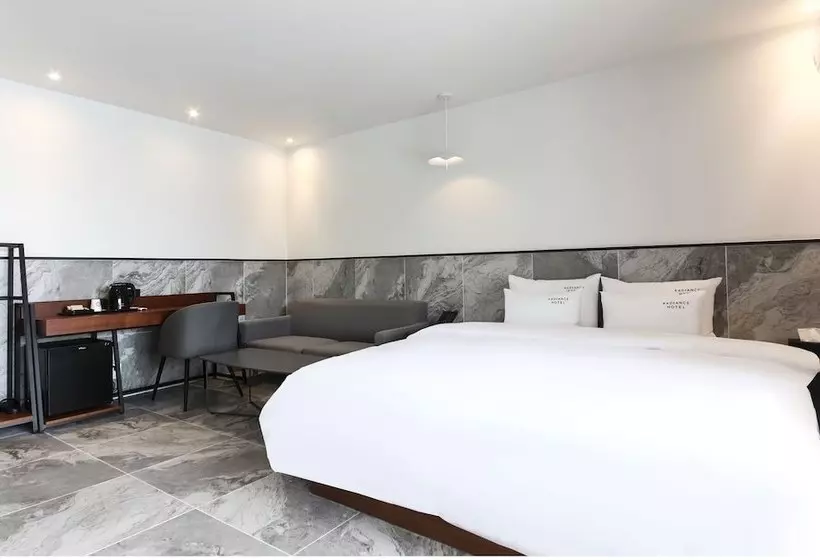 Fotos del hotel Radiance:  9