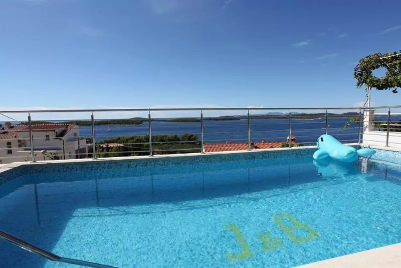 Fotos del hotel J & B Holiday House:  4