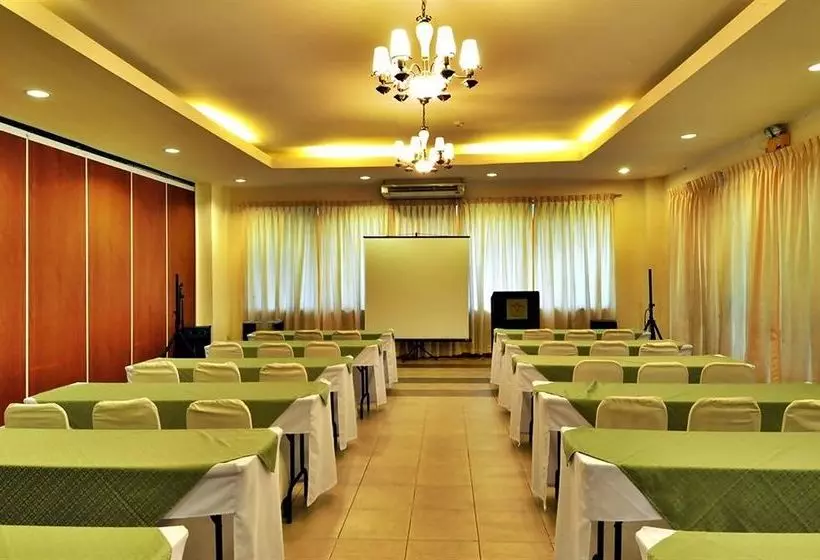 Fotos del hotel Subic Holiday Villas:  8