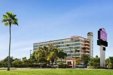 Hotel Ramada By Wyndham Kissimmee Gateway   Free Theme Park Shuttle
