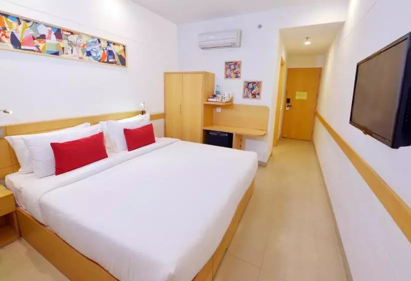 Fotos del hotel Red Fox Hotel, Chandigarh:  2