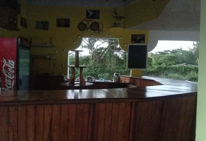 Fotos del hotel Royale Hummingbird Cliff Resort:  6