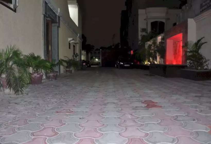 Fotos del hotel Capital O 1044  Vintage Basera:  5