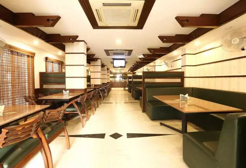 Fotos del hotel Oyo Rooms Majestic:  5